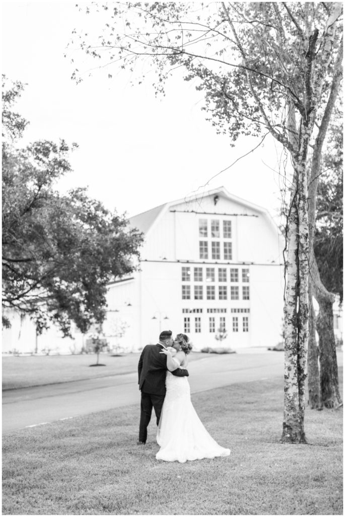 Black and white photo of a barn wedding in Texas