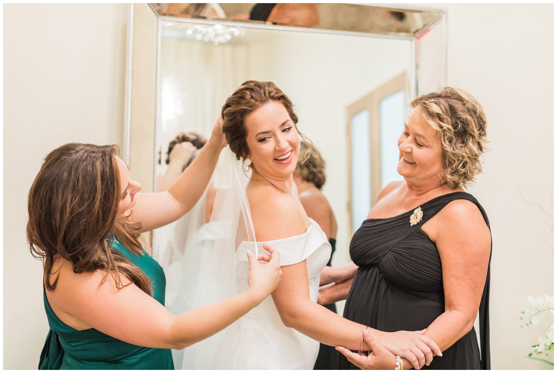 Bride getting ready for her wedding at Bentwater Yacht Club