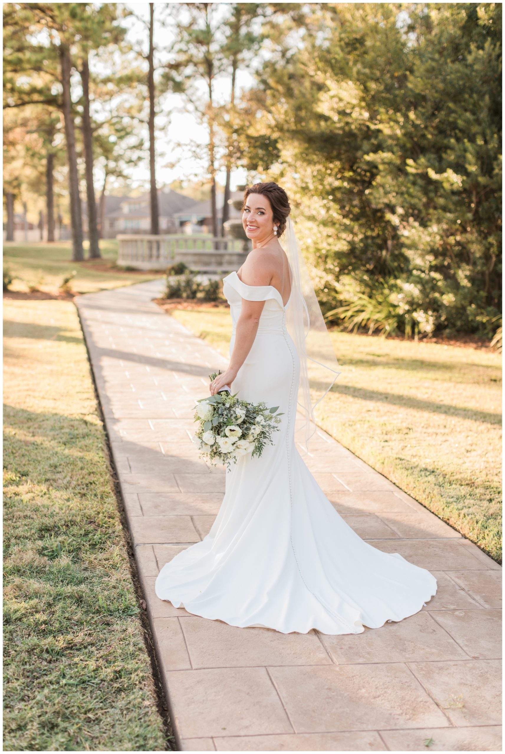 Bridal portraits at Bentwater Yacht Club